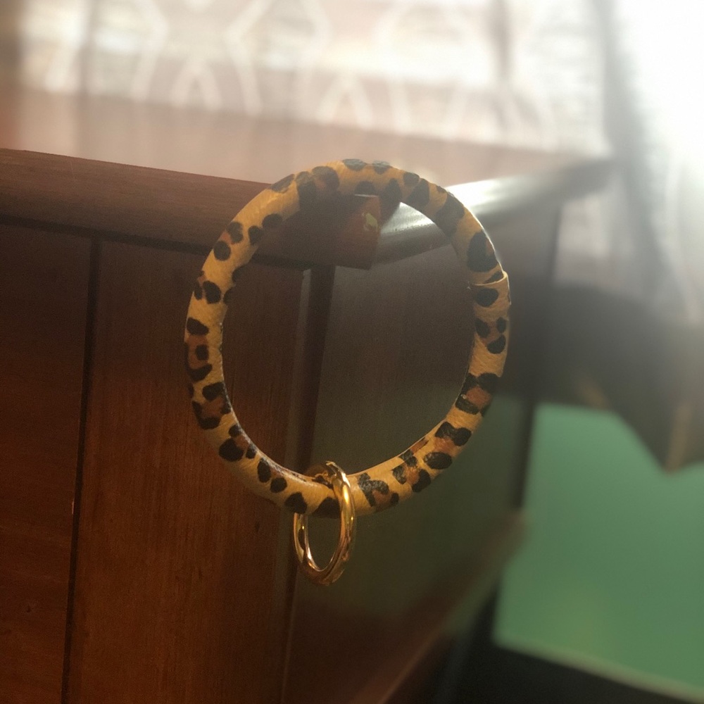 1 LEFT! Leopard print keychain 🐆 - Picture 2 of 2